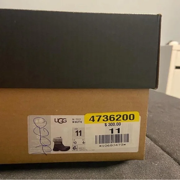 UGG - Picture 4 of 5